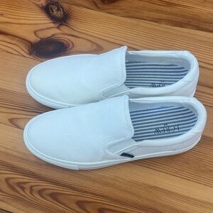 EUC J. Crew JCrew Men’s White Slip-On Canvas Sneakers size 9